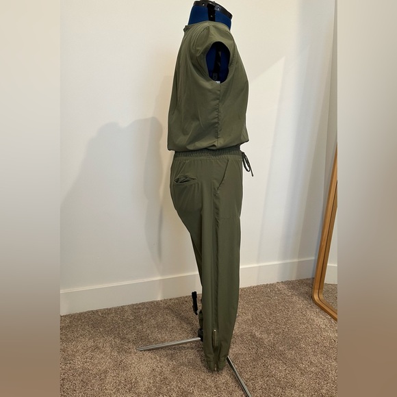 Albion Fit Jumpsuit, Medium - Picture 2 of 8